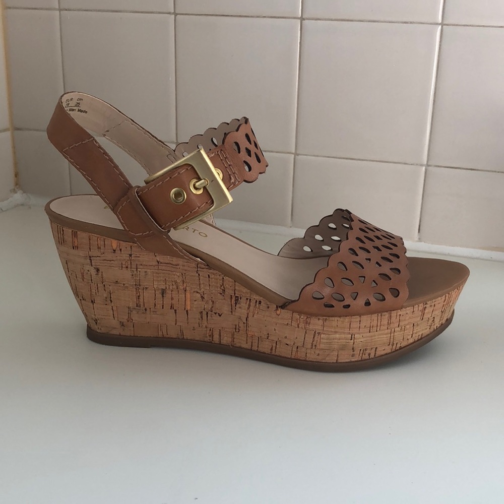 MFranco Sarto tan wedge sandal heel scallop laser 8